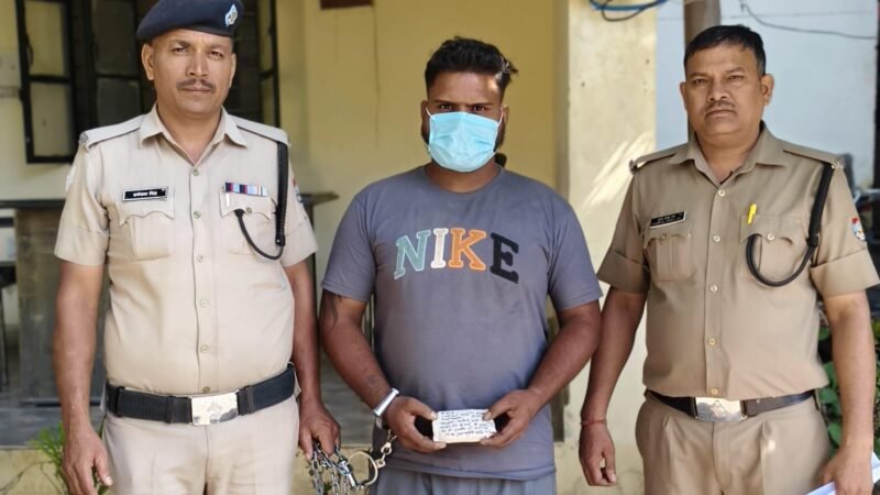 मुनि की रेती पुलिस और एएनटीएफ की संयुक्त कार्रवाई में नशा तस्कर गिरफ्तार