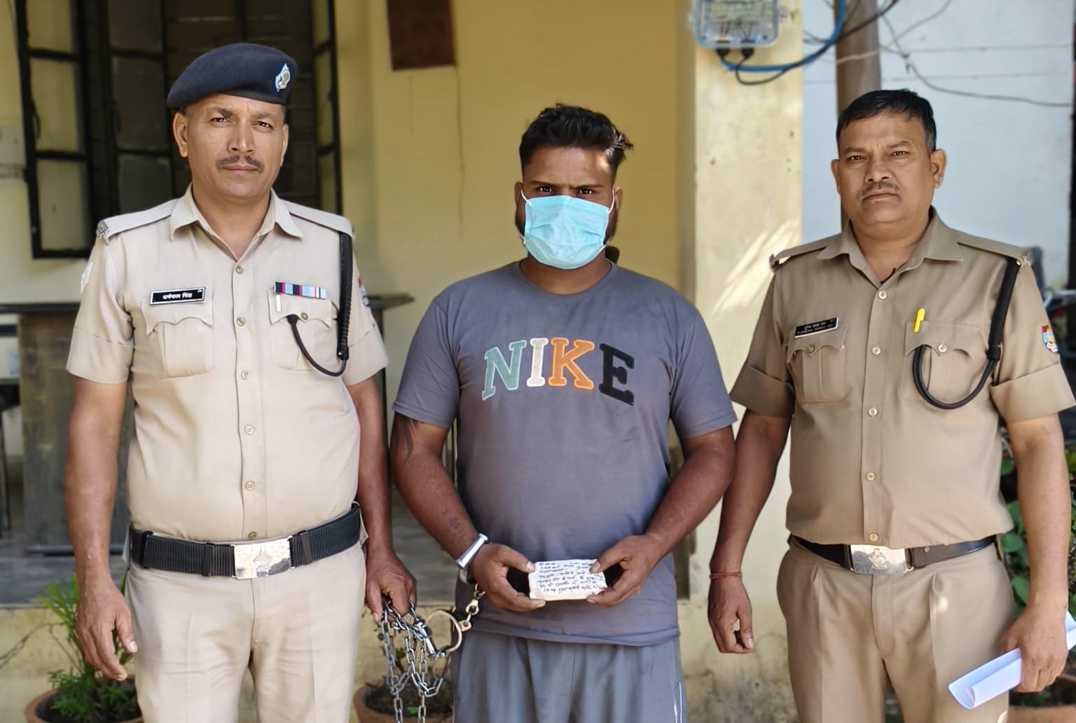 मुनि की रेती पुलिस और एएनटीएफ की संयुक्त कार्रवाई में नशा तस्कर गिरफ्तार