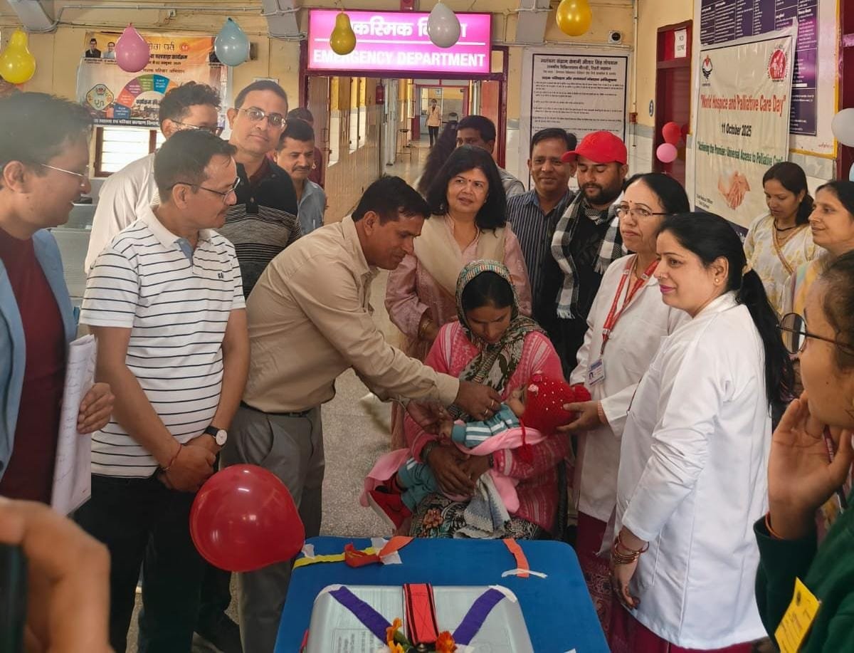 एनएचएम निदेशक डॉ. रश्मि पंत और नगर पालिका अध्यक्ष मोहन सिंह रावत ने किया पोलियो अभियान का शुभारंभ
