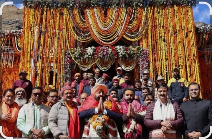 राज्यपाल ने बदरीनाथ धाम में की पूजा-अर्चना: राज्य और देश की सुख-समृद्धि की कामना की