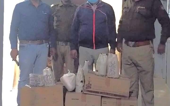 घनसाली पुलिस ने अवैध अंग्रेजी शराब की तस्करी करते एक अभियुक्त को दबोचा, भारी मात्रा में शराब बरामद