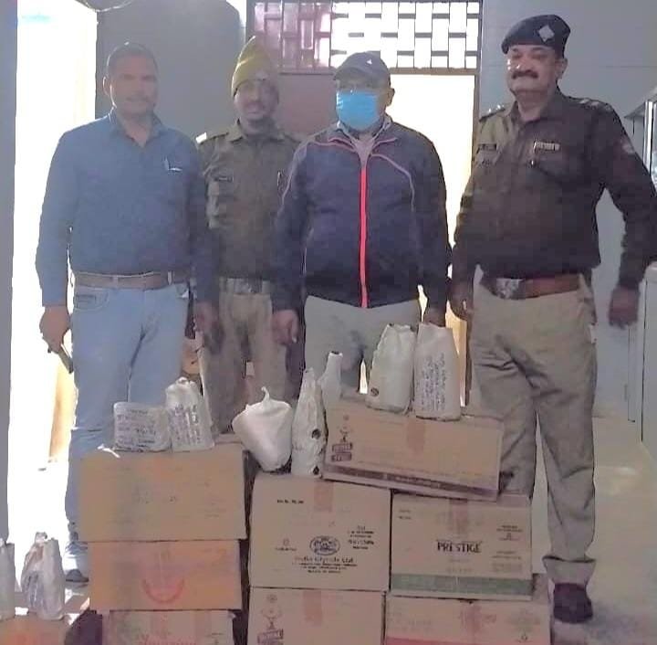 घनसाली पुलिस ने अवैध अंग्रेजी शराब की तस्करी करते एक अभियुक्त को दबोचा, भारी मात्रा में शराब बरामद