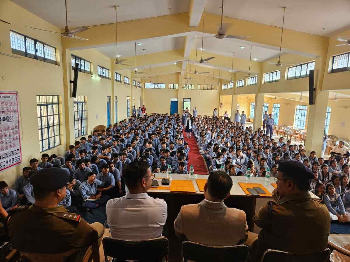 ओमकारानंद स्कूल में महिला सुरक्षा व साइबर अपराध पर जागरूकता कार्यक्रम आयोजित