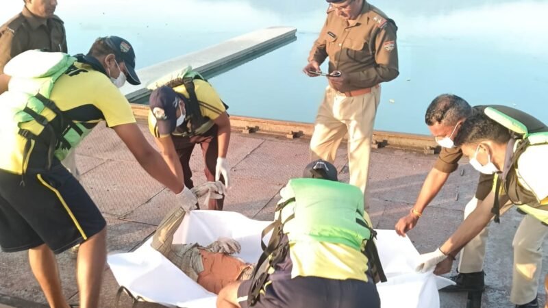 पशुलोक बैराज में मिला अज्ञात व्यक्ति का शव, SDRF टीम ने निकाला बाहर