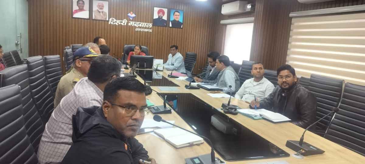 डीएम टिहरी की अध्यक्षता में सड़क सुरक्षा समिति की बैठक संपन्न
