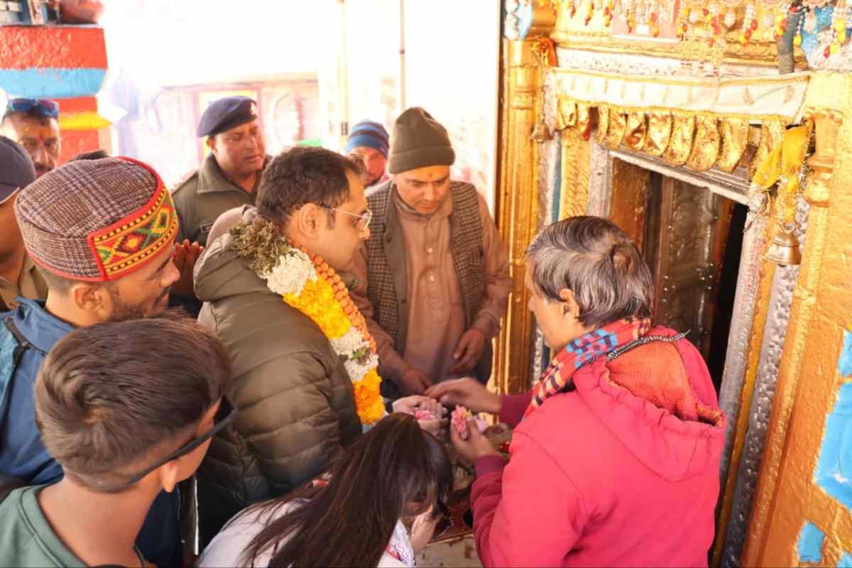 जिलाधिकारी ने बदरीनाथ धाम में मास्टर प्लान कार्यों का किया स्थलीय निरीक्षण