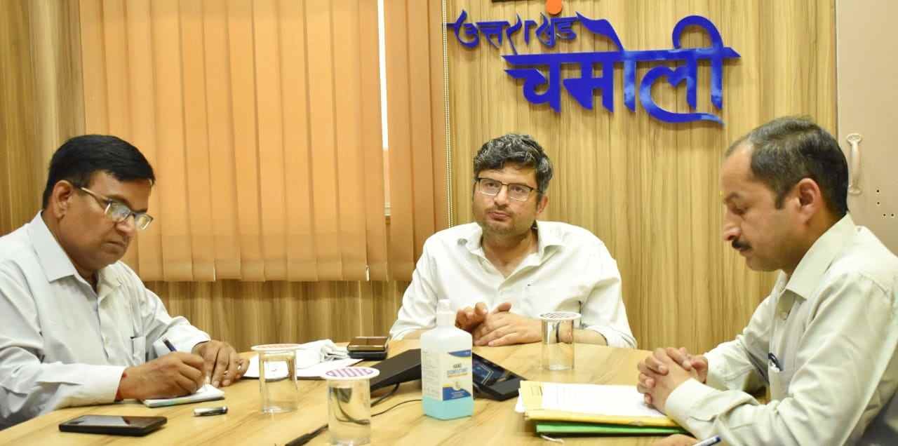 प्राकृतिक आपदा से विभागीय परिसंपत्तियां की हुई क्षति पर डीएम ने दिए आवश्यक दिशा निर्देश